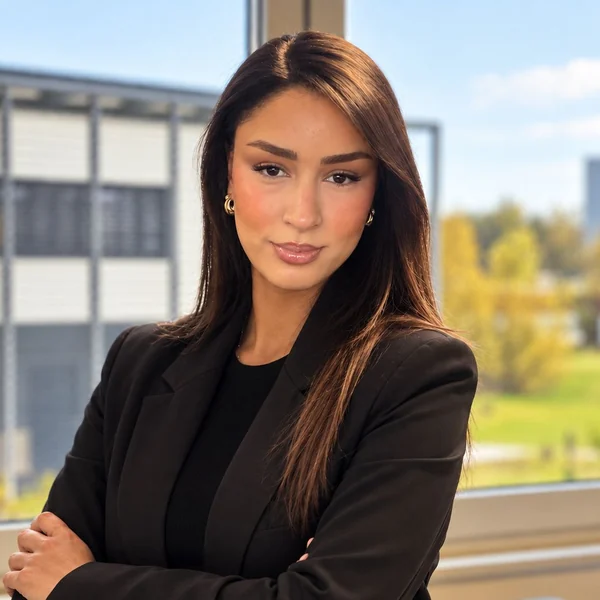 Stefanie Kanmaz, Sales Managerin und Ansprechpartnerin der zentralen Einsatzleitung von Anter Solutions